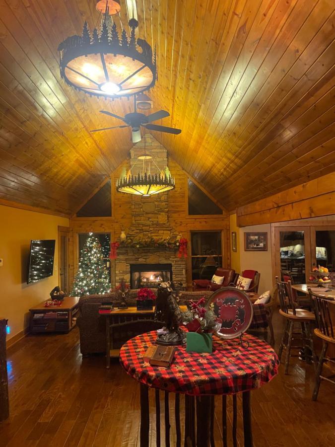 Cozy Creekfront Family Cabin-Pet Friendly -Gamerm-Hot Tub Hiawassee Esterno foto