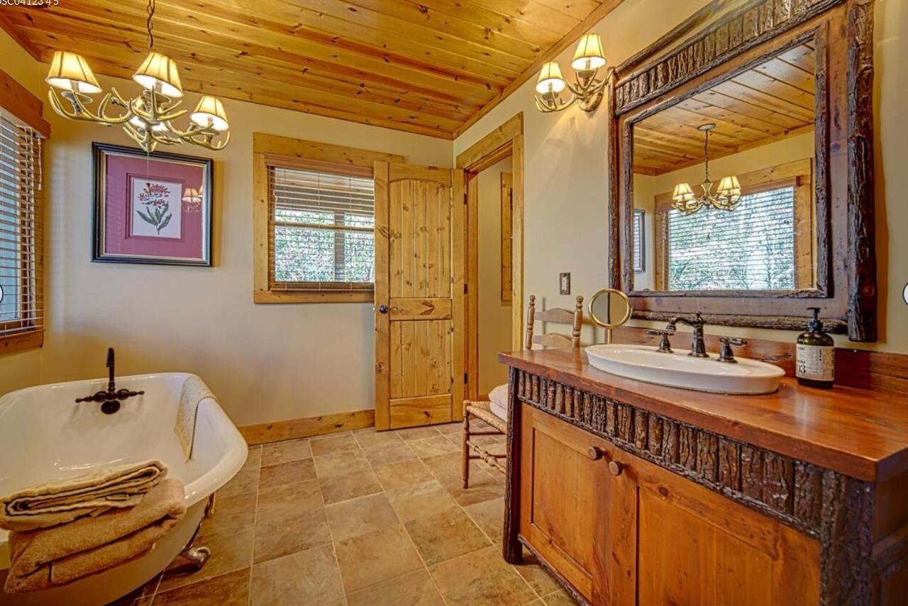Cozy Creekfront Family Cabin-Pet Friendly -Gamerm-Hot Tub Hiawassee Esterno foto